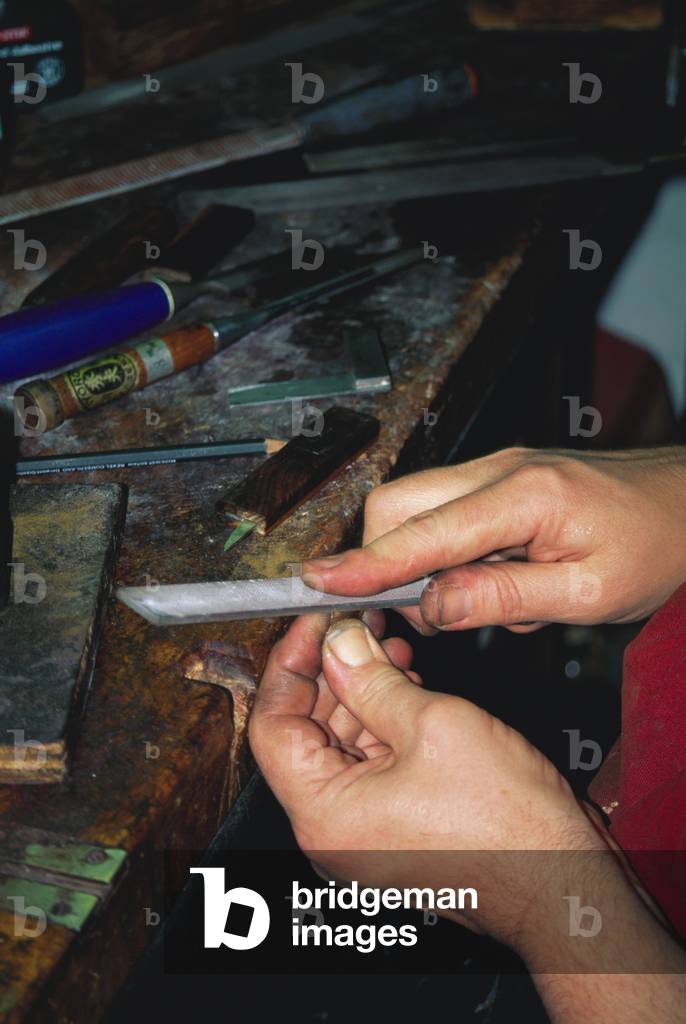 Making a violin: making