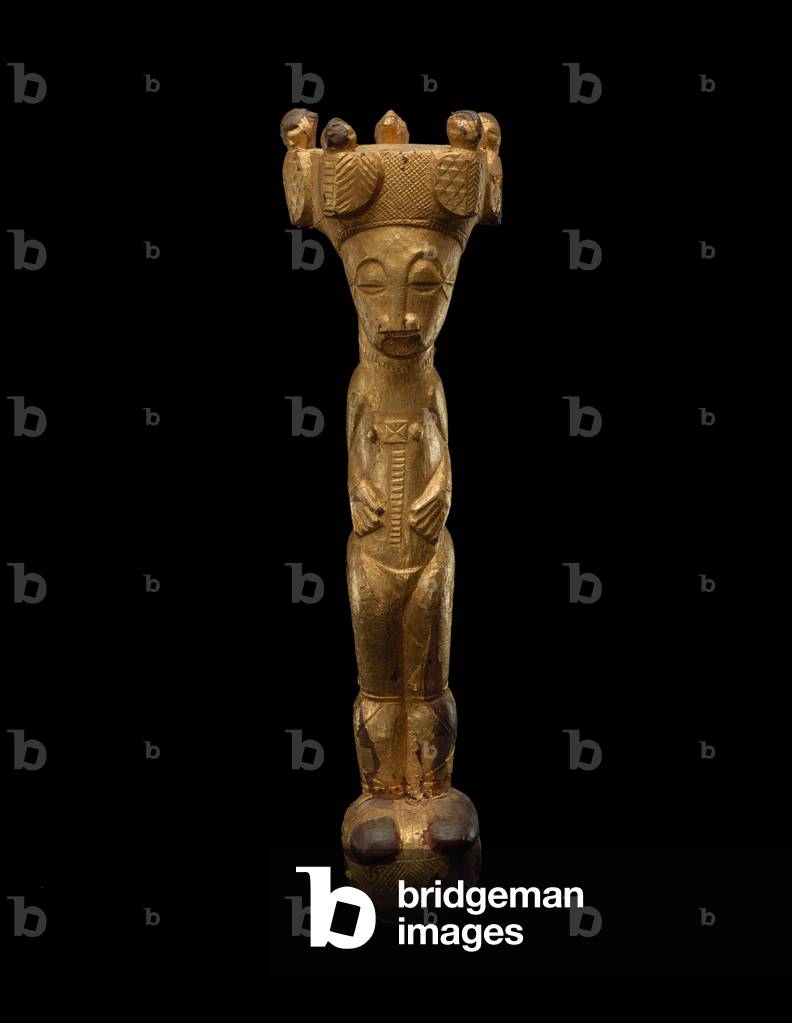 Bild von Kunstgewerbe "Stehende Figur mit Kopfschmuck und Vögel" 1900 von Baule Culture, b/w