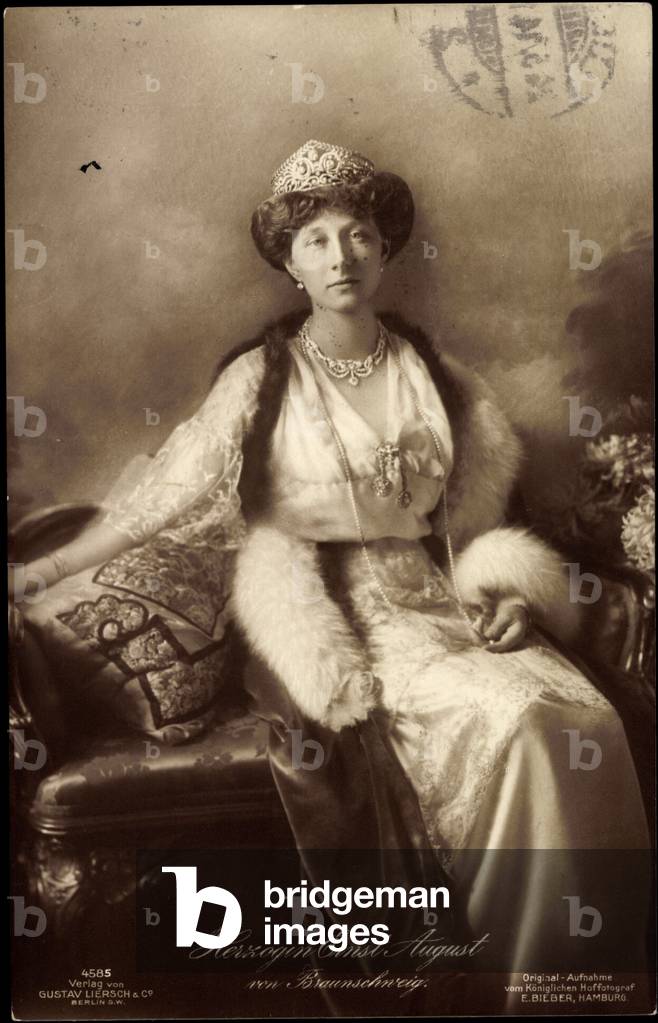 Bild von Fotografie "Herzogin Ernst August zu Braunschweig" von German Photographer, b/w