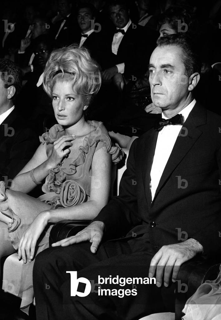 "Monica Vitti und Michelangelo Antonioni bei den Filmfestspielen von Venedig" 1962, b/w