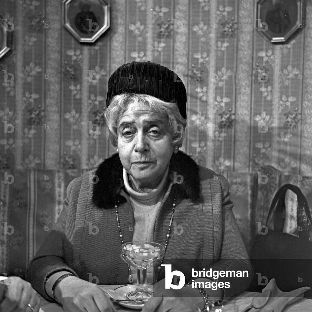 "Frank V. - Die Oper einer Privatbank", b/w