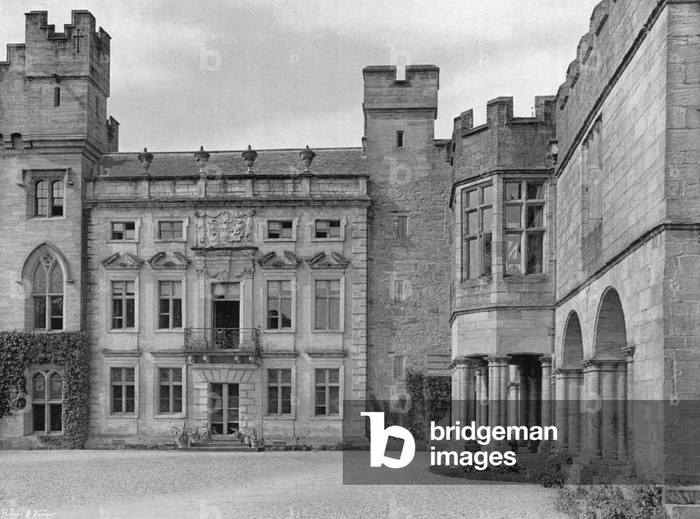 Bild von Fotografie "Central Portion East Front (s/w Foto)" von Charles Latham, b/w