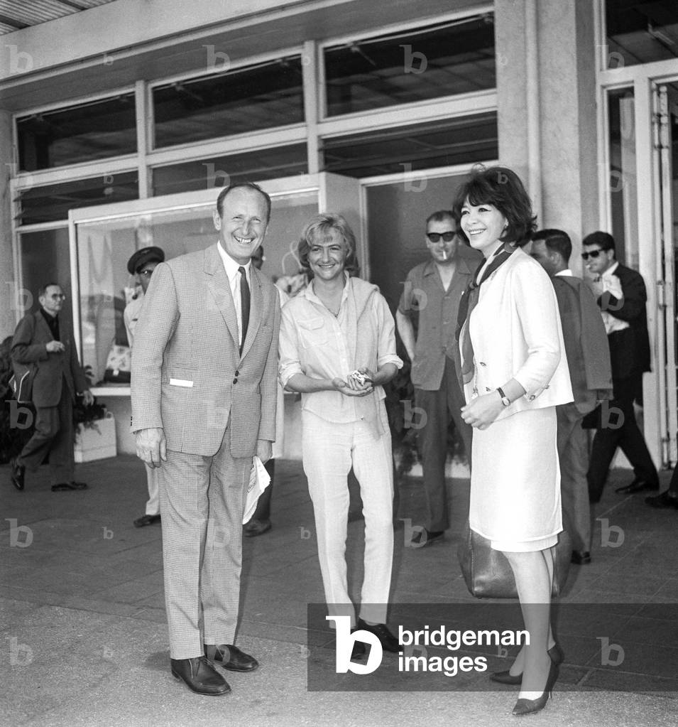 Françoise Sagan holte am 10. Juni 1964 Bourvil und Juliette Greco am Flughafen von Nizza ab (Foto)