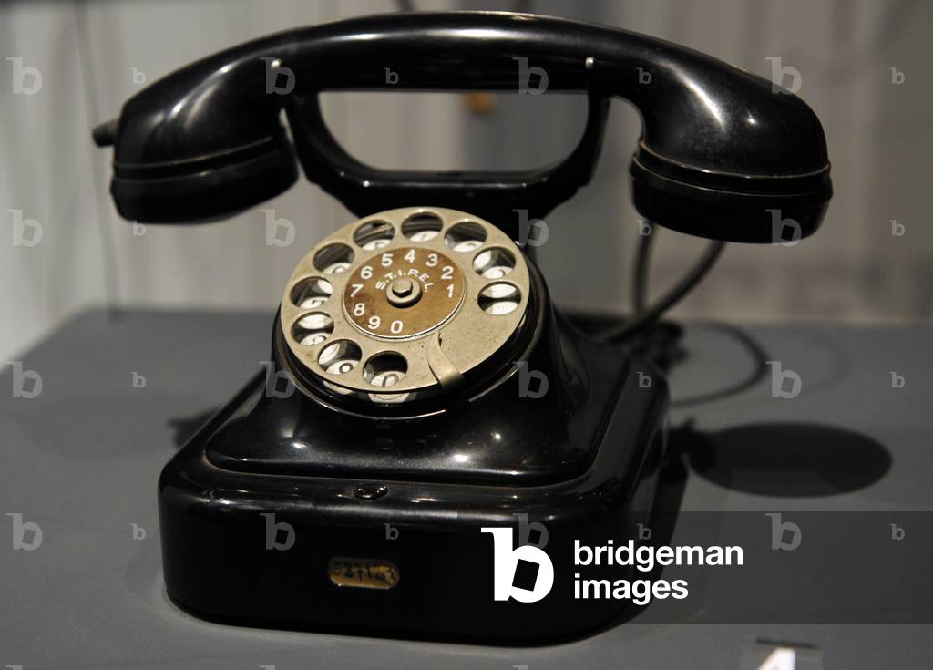 "Telefono a batteria centrale automatico. Modello 27. Siemens. 1927"