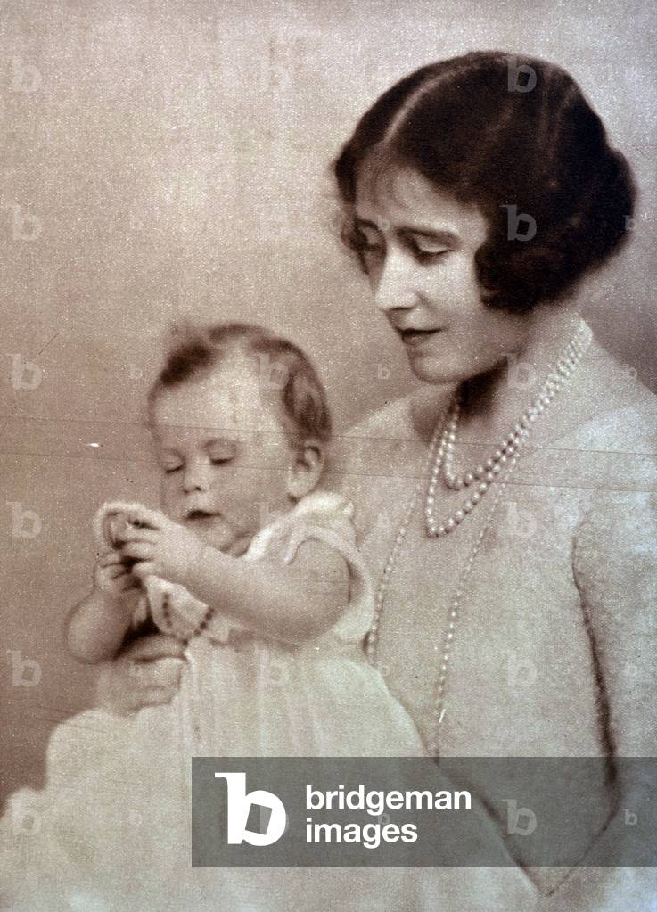 "La duchessa di York con la figlia neonata" 1926