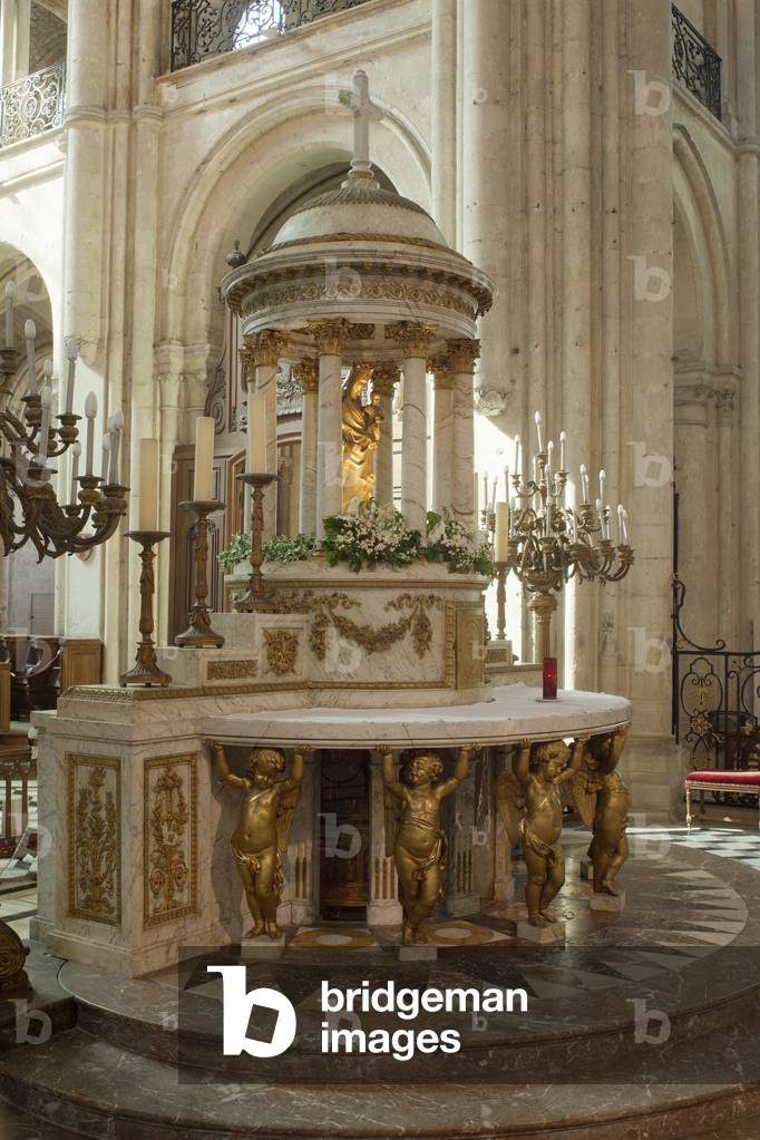 Cathédrale (Cathédrale Notre-Dame). Intérieur. Le maître-autel. Le classicisme.