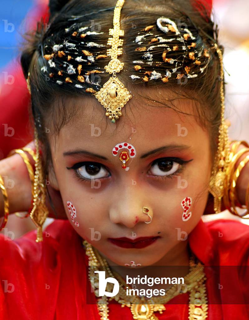 Porträt eines Kindes in D.C. Hill, Chittagong, während des Pahela Baishakh Festivals. Bangladesch. 13. April 2