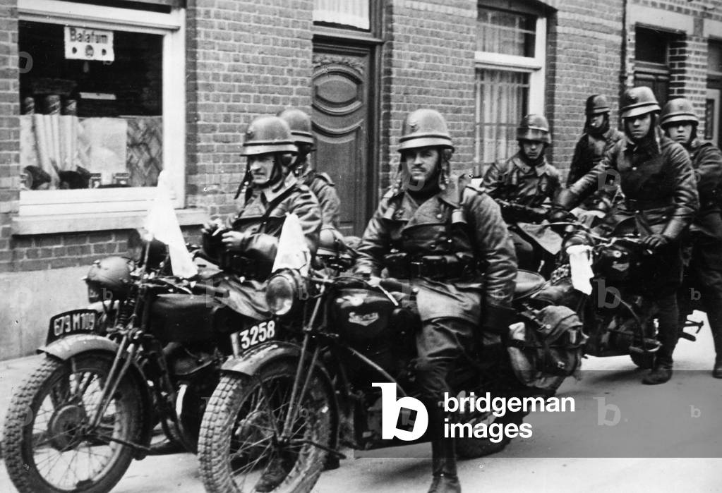 Immagine di Fotografia "Soldati belgi dopo il cessate il fuoco in Belgio" 1940, b/w