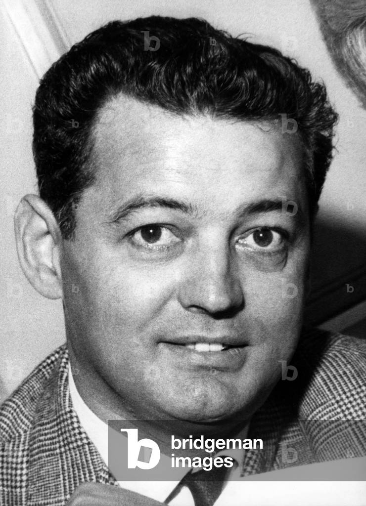 Immagine di Fotografia "Pierre Sabbagh Presentando il suo romanzo «Les Perles De La Teleculture»" 1963, b/w