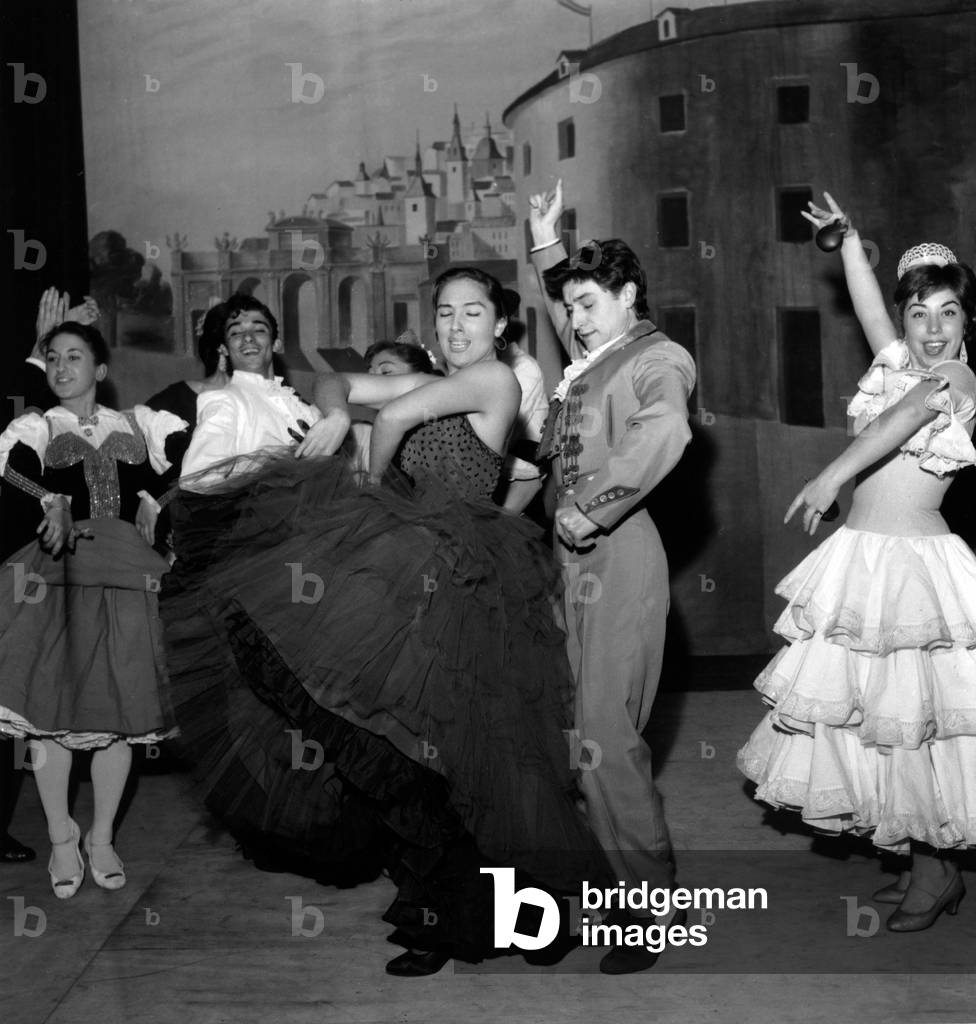 Nana Lorca, Antonio Gades Et La Troupe De Pilar Lopez Lors De Leur Repetition Pour Leur Spectacle (Flamenco) A