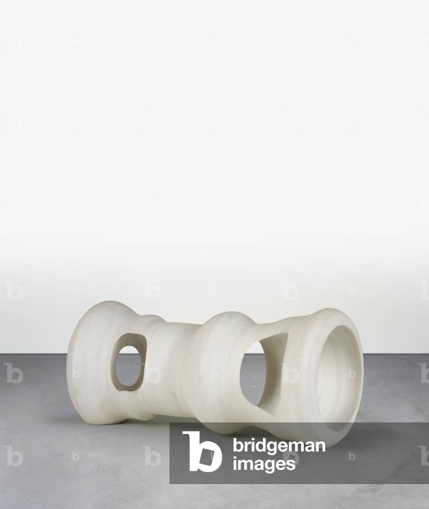 "Inside Out" 2001 di Tony Cragg, b/w