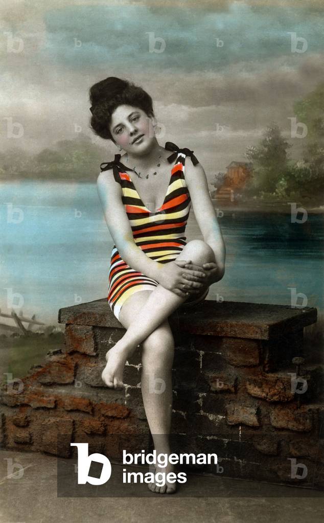 Un bagnante in costume da bagno, c. 1910, cartolina