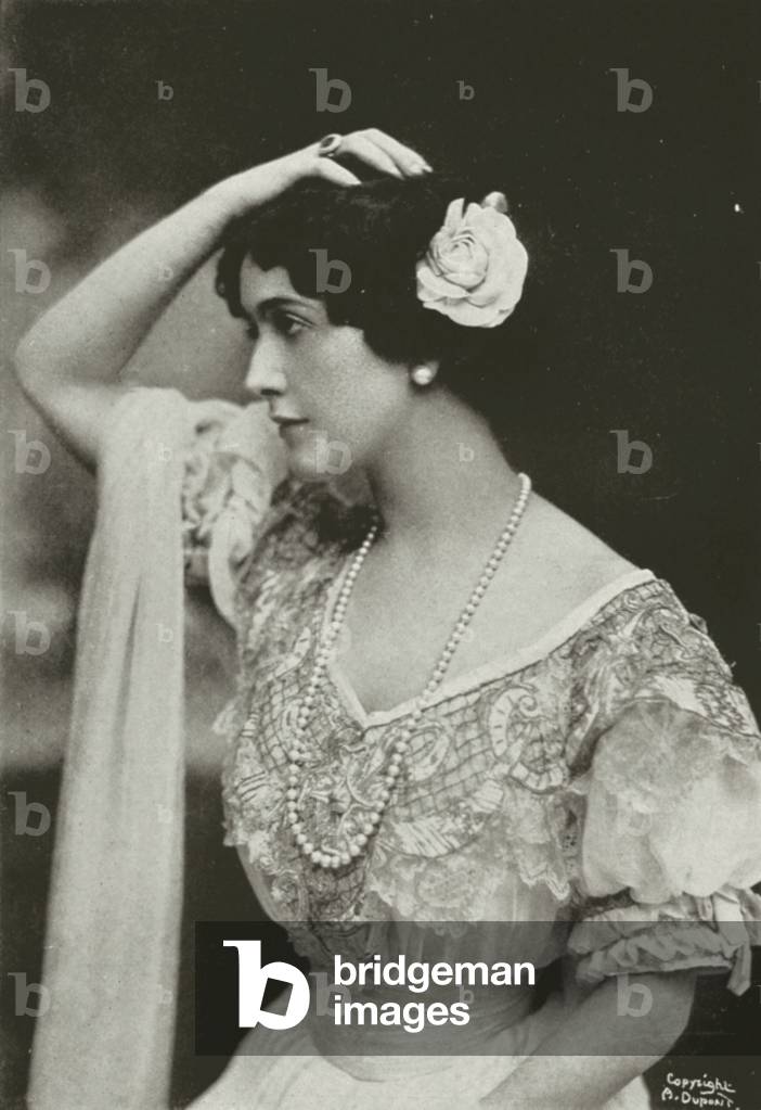 Immagine di Fotografia "Cavalieri come Tosca (foto in b/n)" 1922 di European Photographer