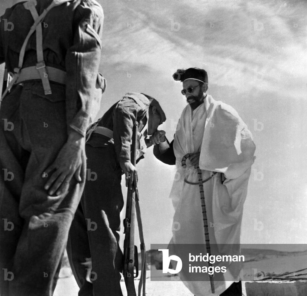 "Re Idris I di Libia in visita alle truppe libiche in Egitto" 1942, b/w