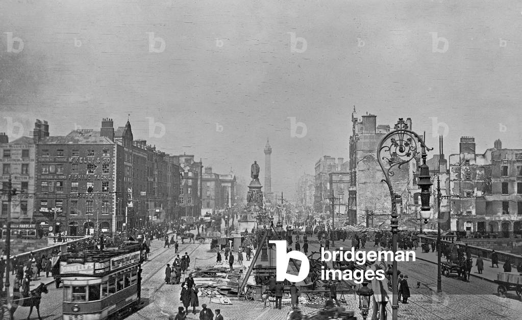 O'Connell Street and Bridge following the Easter Rising, Dublin, Irland, 1916 (Gelatine Silver developed out p