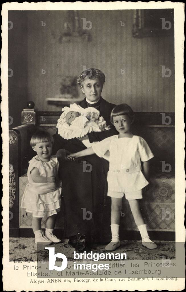Immagine di Fotografia "Ak Granduchessa Maria Anna di Lussemburgo" di German Photographer, b/w