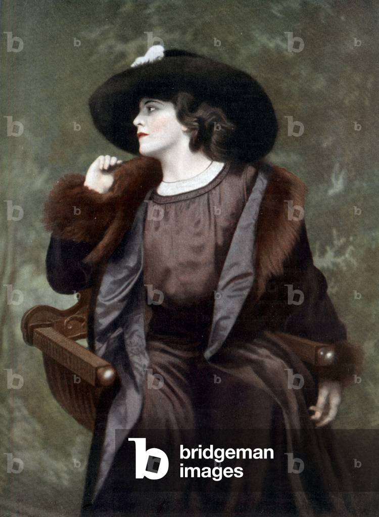 French comedian Jeanne Delvair from the Comedie Francaise, photo from french paper "Le Theatre" november 1st, 