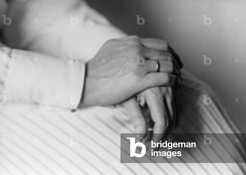 Image of Photography depicting Hands of a woman (b/w photo), b/w