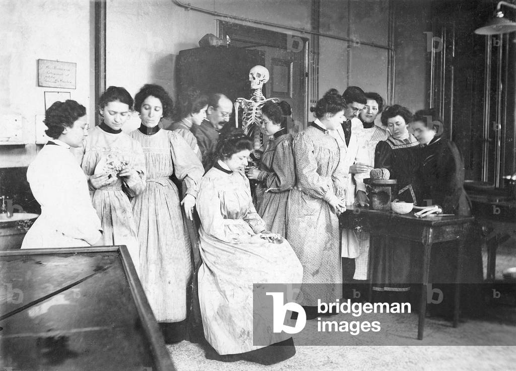 Medizinstudenten an der Universität Berlin, 1910 (s/w Foto)