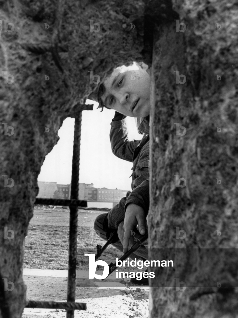 Image de Photographie représentant Garde-frontière après la chute du Mur 1989