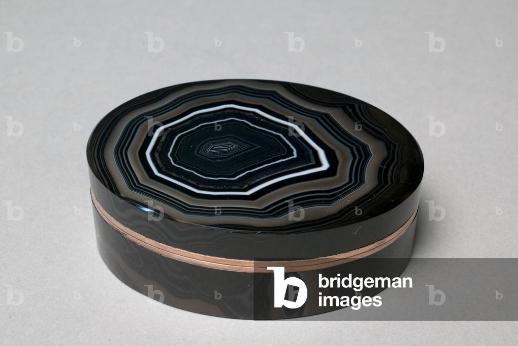 Snuff Box tondo, c.1830 (agata, supporti in metallo dorato)