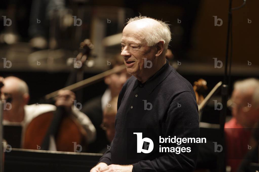 "Bernard Haitink probt 2006 in Paris" von Thierry Martinot, b/w