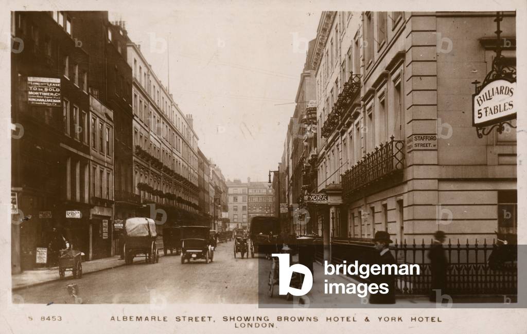 Immagine di Fotografia "Albemarle Street" di English Photographer, b/w