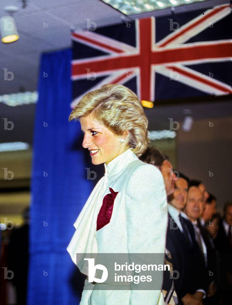 Princess Diana and Prince Charles tour the "Best of Britain" merchandise in virginia, 1985 (photo)