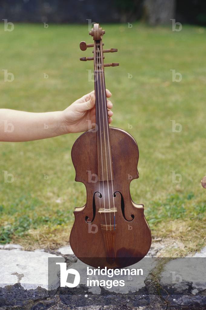 Image of Photography depicting Moxénos violin - a by Kate Mount