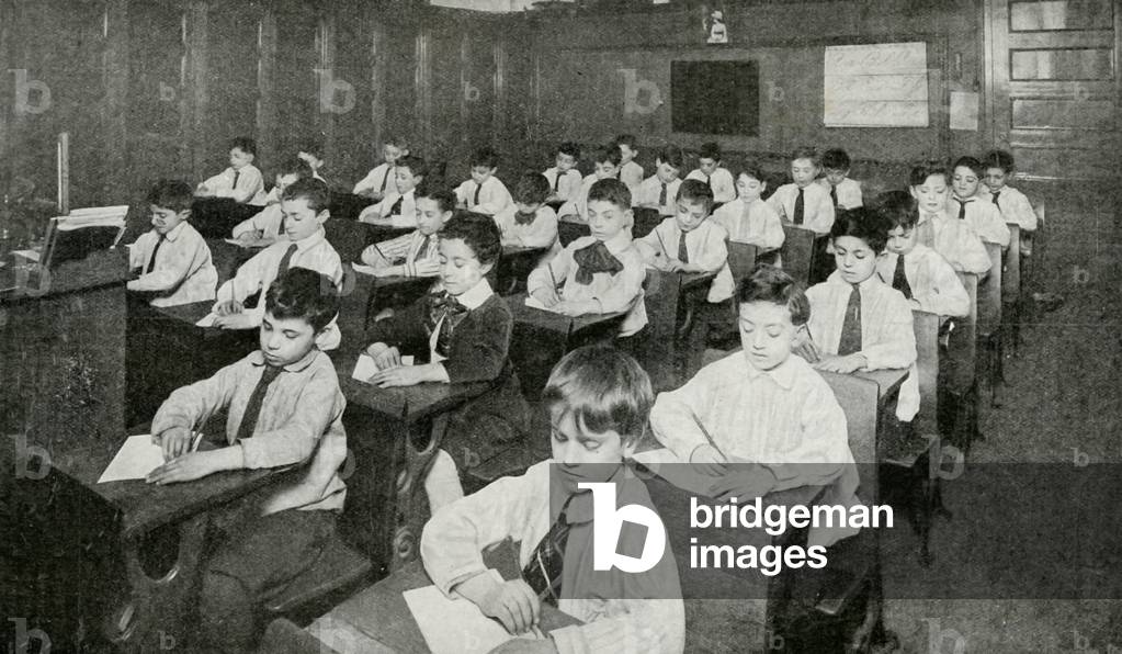 "Nord America. Cittadini in costruzione in condizioni ideali in una scuola statale. 1920", b/w