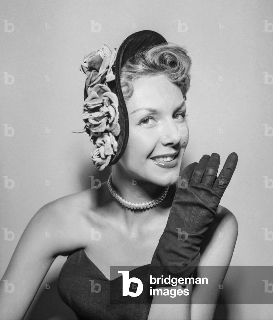 Immagine di Fotografia "Cappello di Rose Valois" 1951, b/w