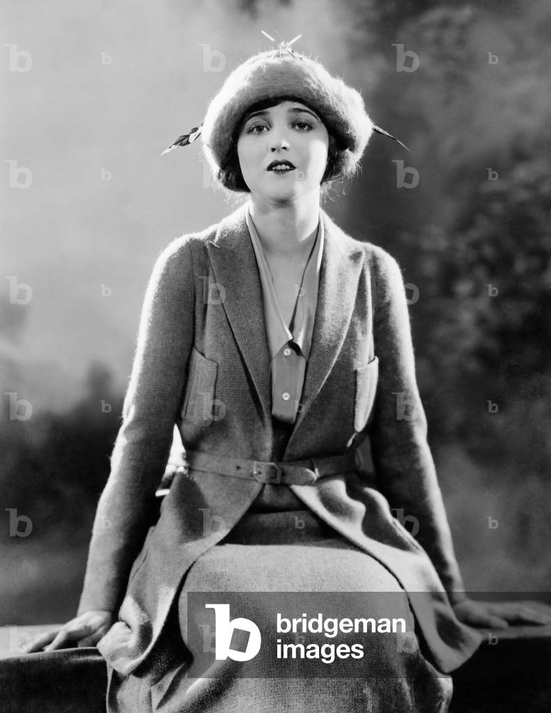 Agnes Ayres, b/w