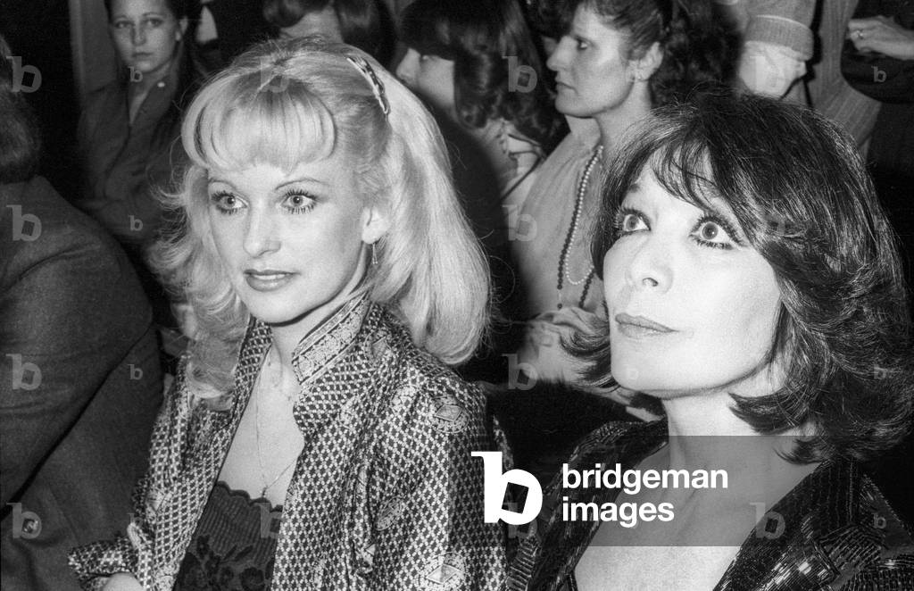 Immagine di Fotografia "La presentatrice francese Evelyne Leclercq (a sinistra) e la cantante francese Juliett