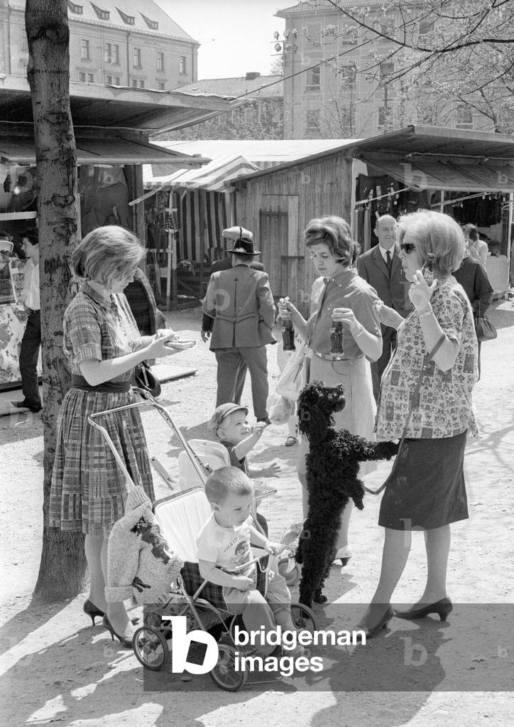 Immagine di Fotografia "L'Auer Dult a Monaco di Baviera" 1965