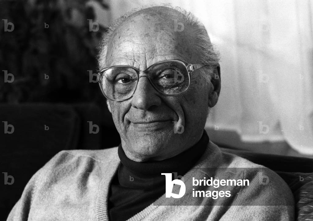Image de Photographie représentant Arthur Miller par Louis Monier, b/w