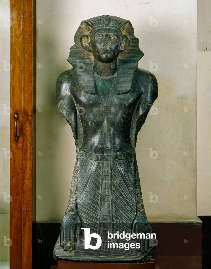 Arte egizia: Sesostris III in atteggiamento di preghiera, XII dinastia (scultura)