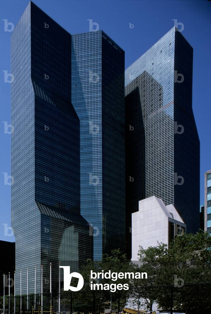 Contemporary architecture: General view from south - One United Nation Plaza, New York, United States of Ameri
