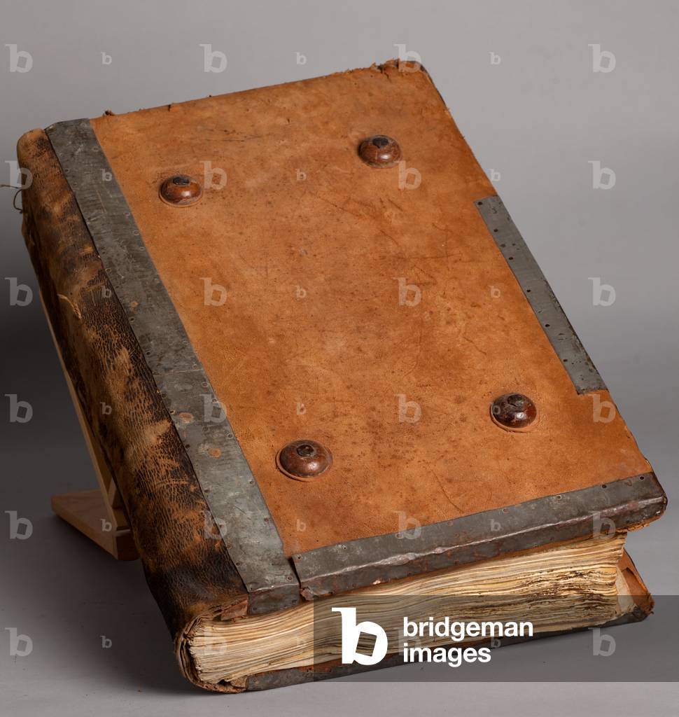 Image of Book depicting Hymn book. Polyphonic music. Six Magnificat. Cristóbal de Morales (1500-1563). Closed.