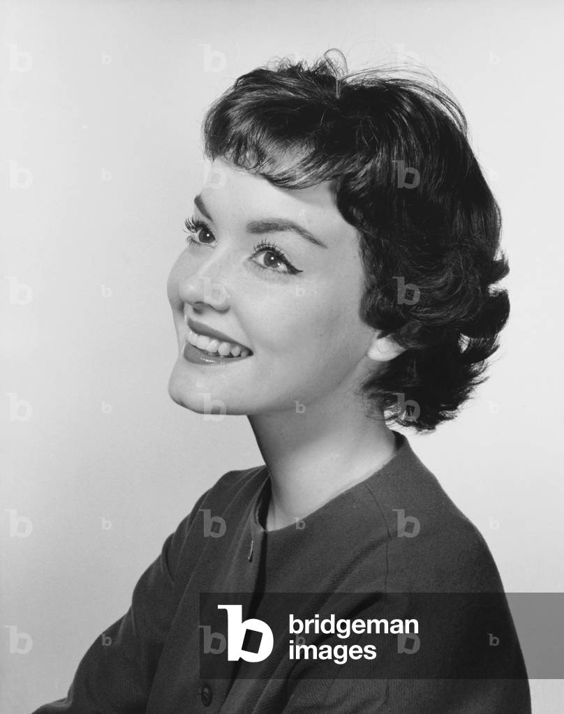 Immagine di Fotografia "Profilo laterale di una giovane donna sorridente", b/w