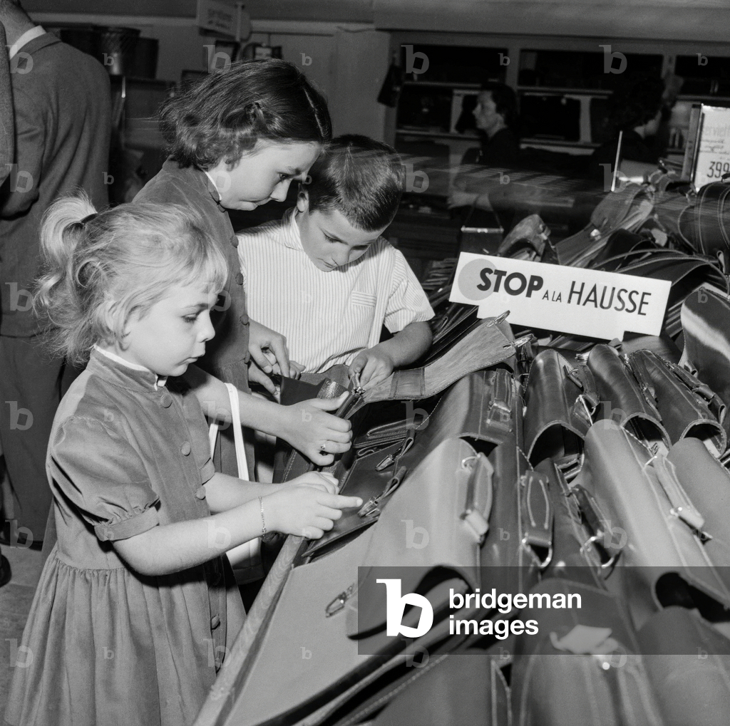 Image de Photographie représentant Rentree des classes 1957, b/w