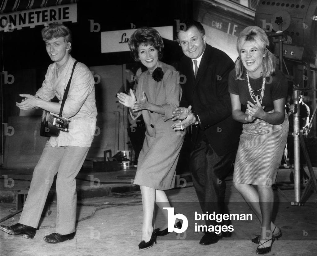 Immagine di Fotografia "Sur Le Tournage Du Film Du Mouron Pour Les Petits Oiseaux De Marcelcarme" 1962, b/w