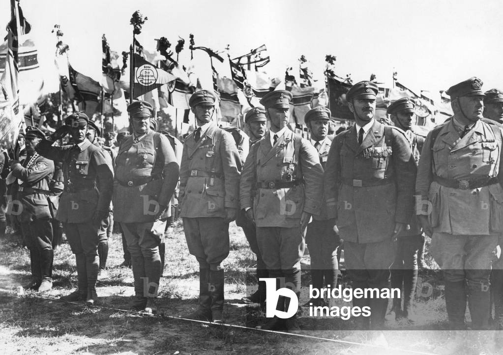 Image de Photographie représentant Princes Hohenzollern lors d'un appel de Stahlhelm 1931, b/w