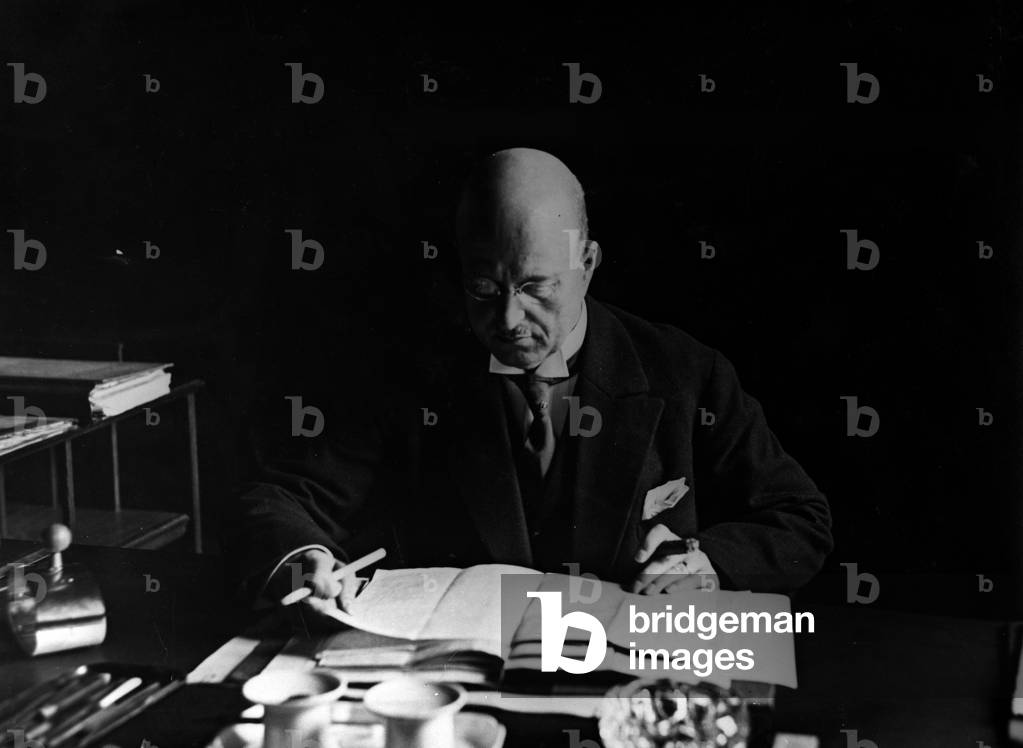 Immagine di Fotografia "Funzionario pubblico in Germania" 1920, b/w