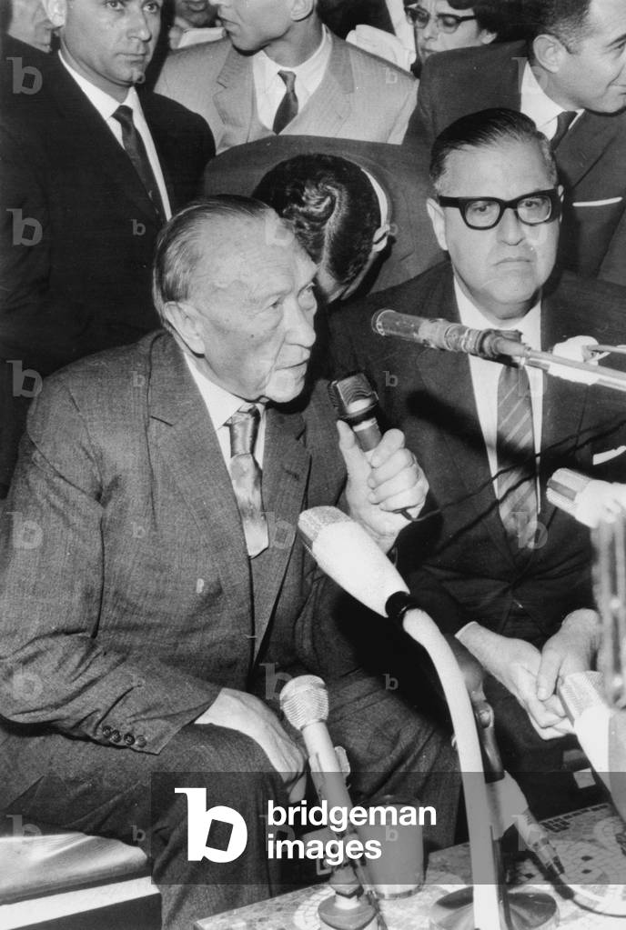 Bild von Fotografie "Der ehemalige deutsche Bundeskanzler Konrad Adenauer während seines Besuchs in Israel" vo