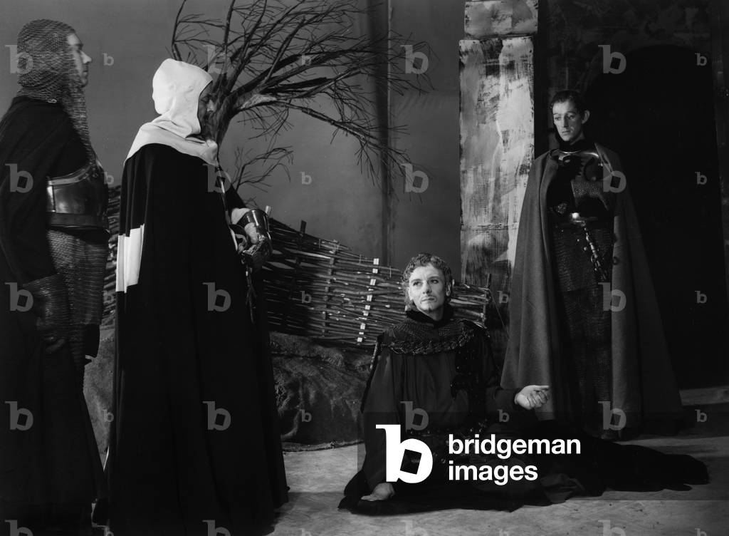 Sir John Gielgud as Richard II in William Shakespeare's' Richard II', b/w