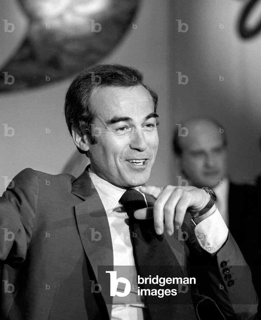 Image de Photographie représentant Robert Badinter 1975 par Louis Monier, b/w