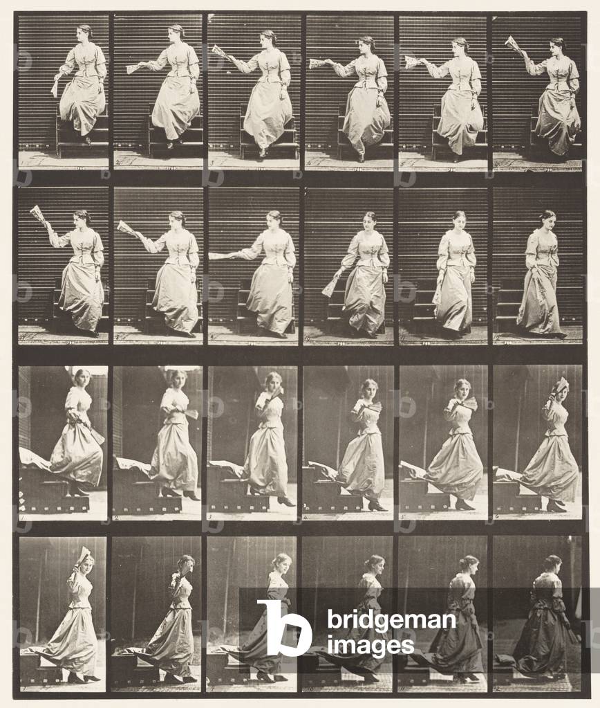 Bild von Fotografie "Teller 140. Absteigende Treppe Blick um und Winken Fan" 1885 von Eadweard Muybridge, b/w