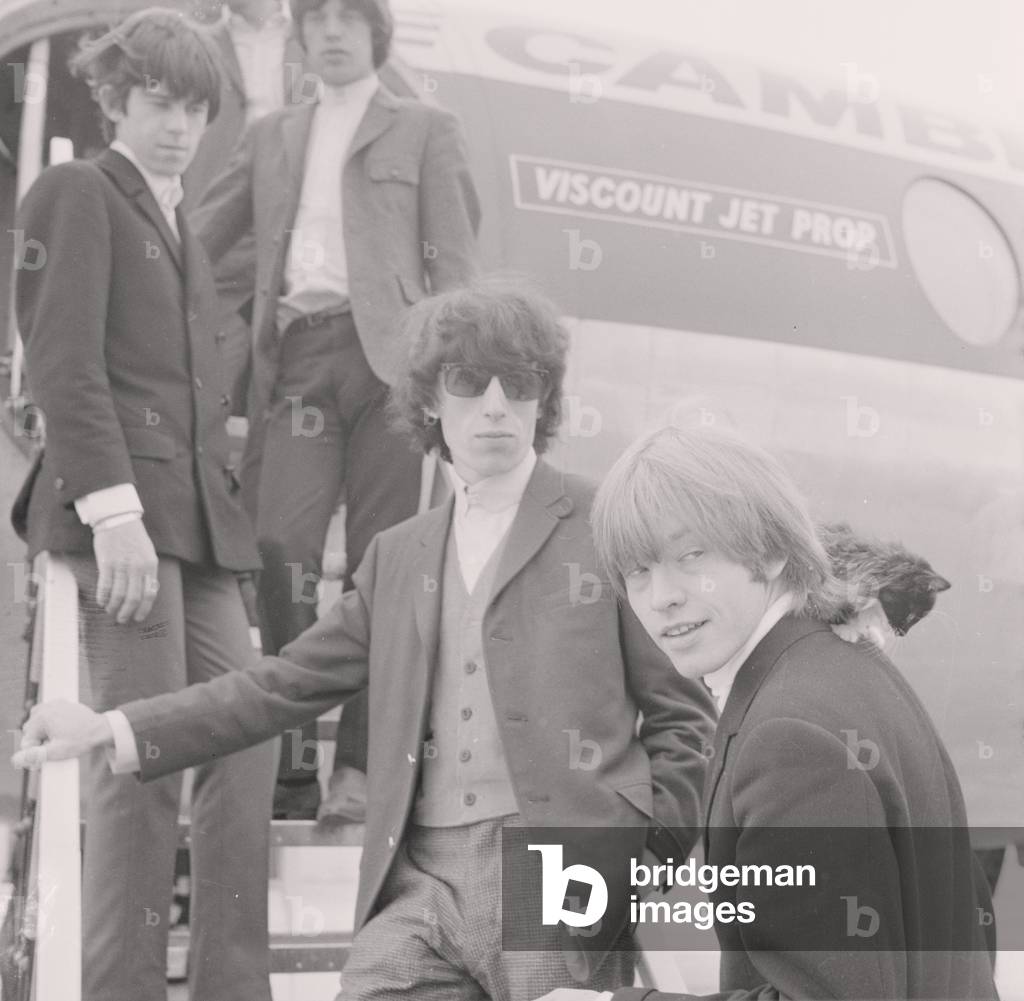 I Rolling Stones atterrano all'aeroporto di Ronaldsway, agosto 1964 (foto in b/n)