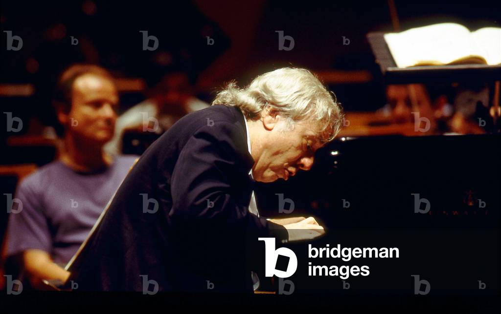 Immagine di Fotografia "Richard Goode - ritratto del pianista americano che esibisce con l'Orchestre de Paris"