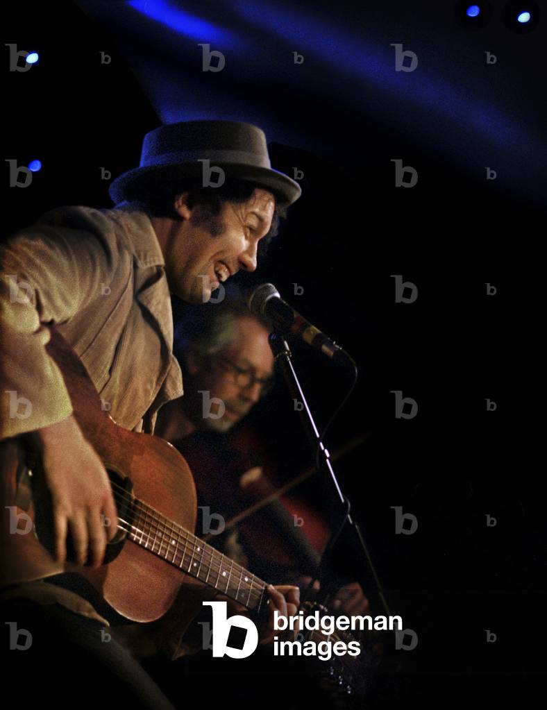 "Martin Stephenson tritt im Kalamazoo Klub auf" von Laurie Lewis